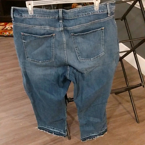 Distressed jeans - Picture 2 of 3